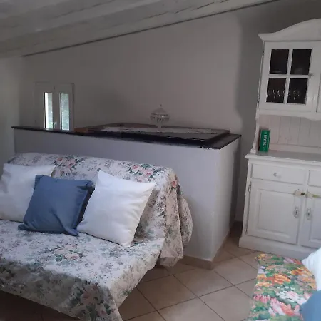 Vacanze Malu 莫内利亚